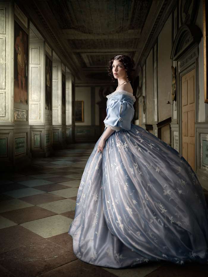 Profoto-Pro-B4-Alexia-Sinclair-A-Frozen-Tale-The-Portrait-Hall.jpg